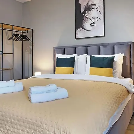 Paradise Slavija Tres *